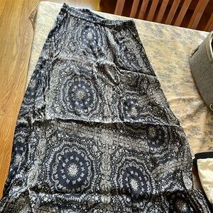 Forever 21 long paisley skirt navy